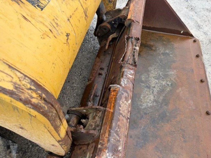 2009-caterpillar-232b2-image-18