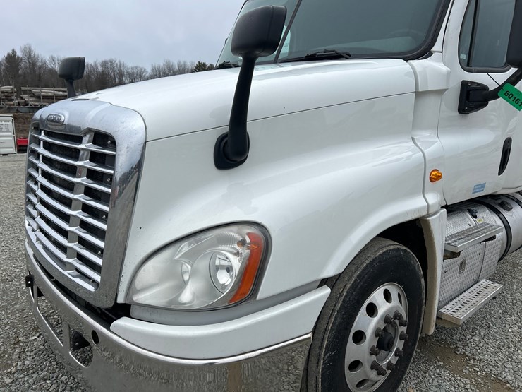 2017-massey-ferguson-8-image-9