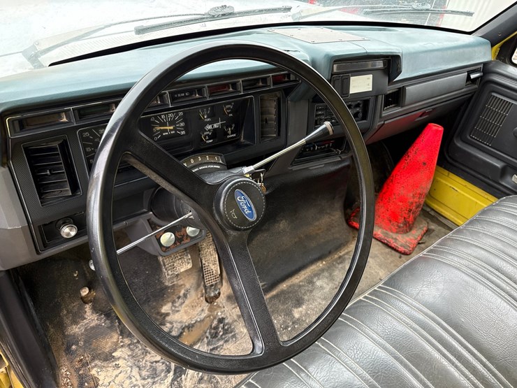 1993-ford-f700-image-62