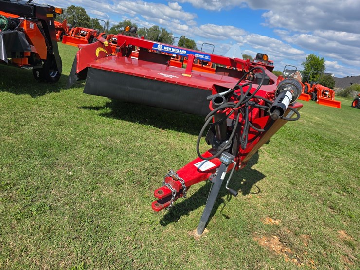 2022-new-holland-210-image-34