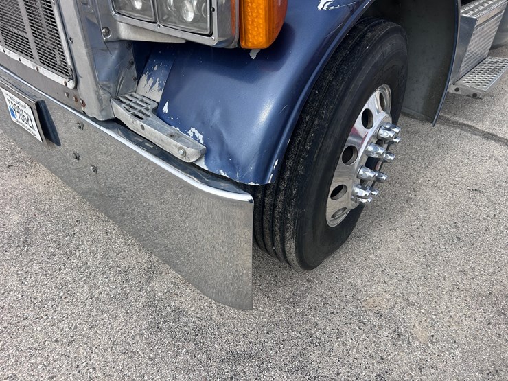 2000-peterbilt-379-image-9