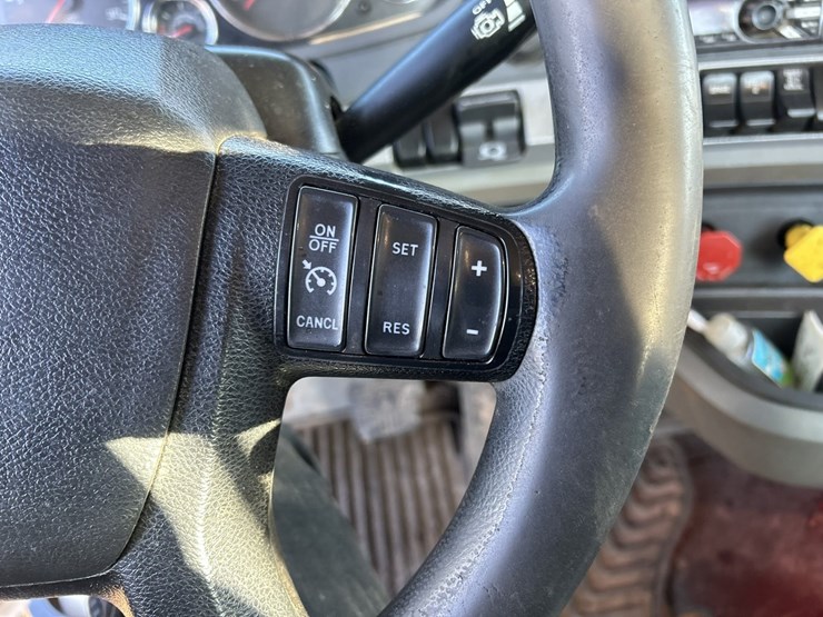 2020-kenworth-t880-image-68