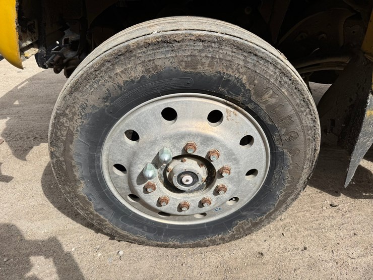 1977-ford-8000-image-39