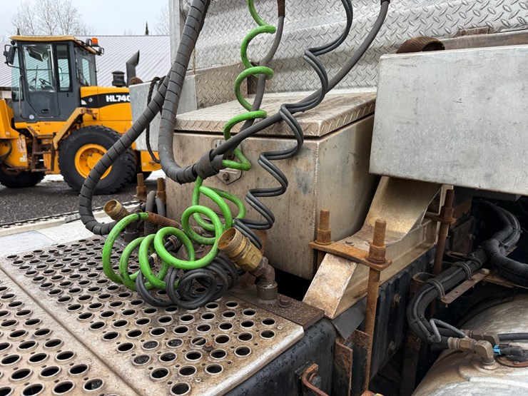 2020-kenworth-t800-image-48