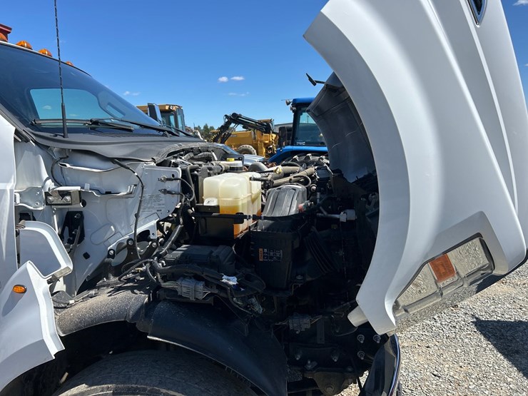 2023-ford-f750-image-34