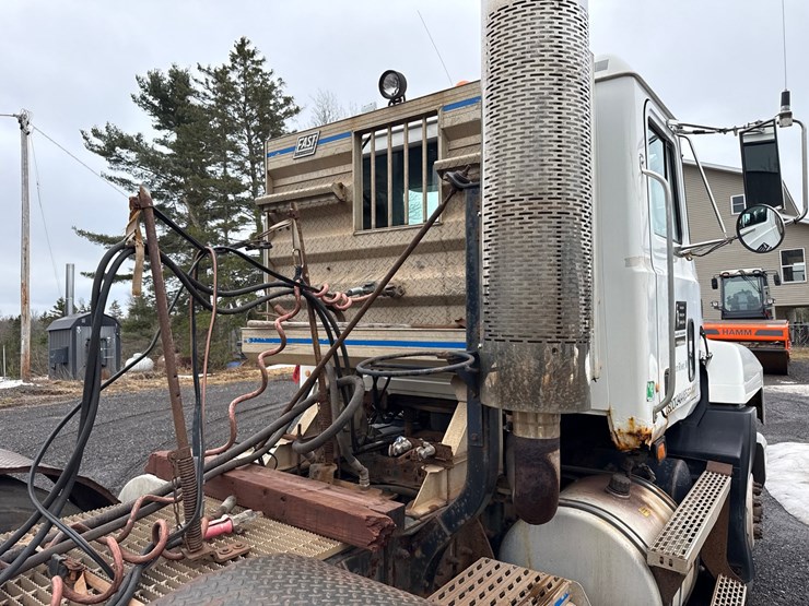 1996-mack-ch613-image-38