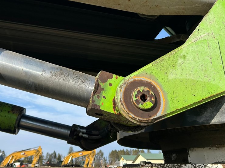 #2237-•-2006-mack-tri-axle-concrete-placement-truck-image-22