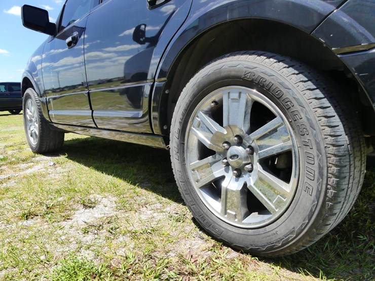 2010-ford-expedition-image-5