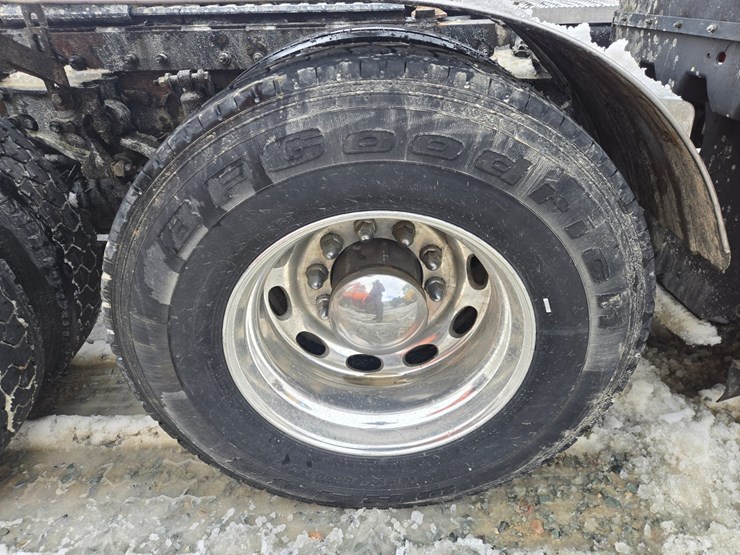 peterbilt-579-image-101