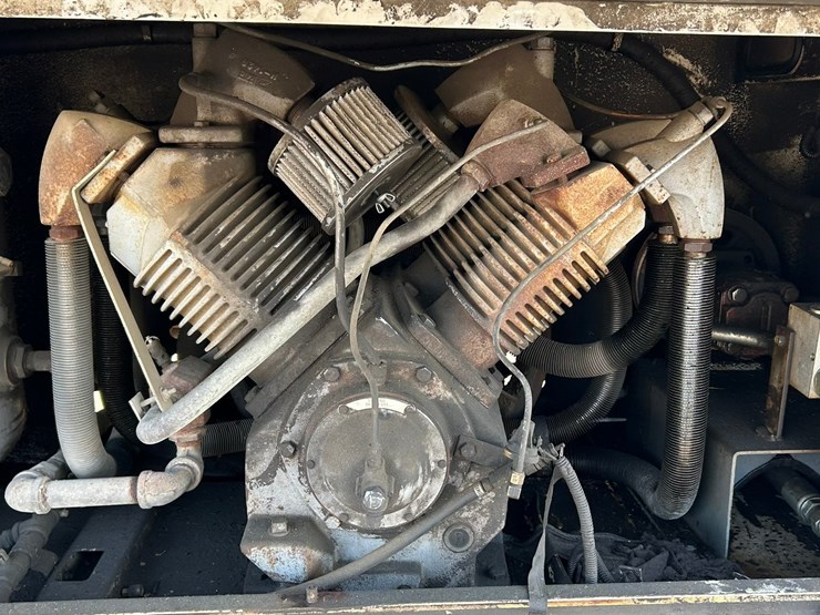 peterbilt-365-image-22