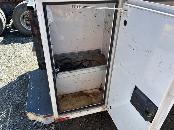 2018-chevrolet-3500-image-18