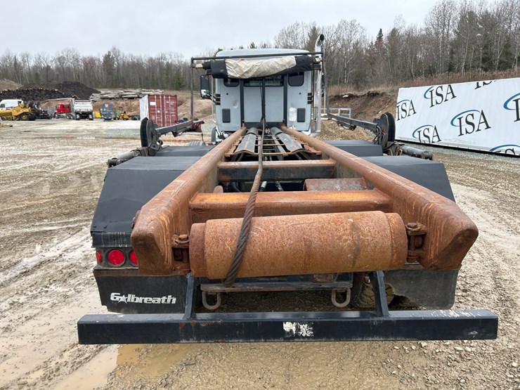 2016-massey-ferguson-8-image-4