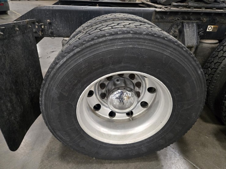 2015-kenworth-t680-image-76