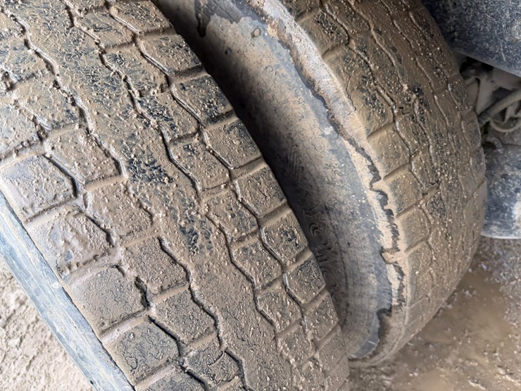 #1049-•-2005-mack-granite-tri-axle-dump-image-79