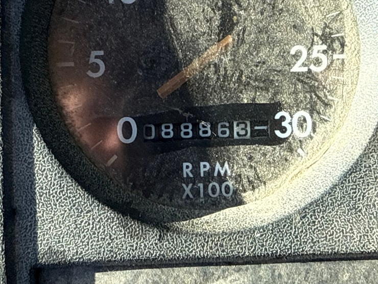 1998-freightliner-fl70-image-65