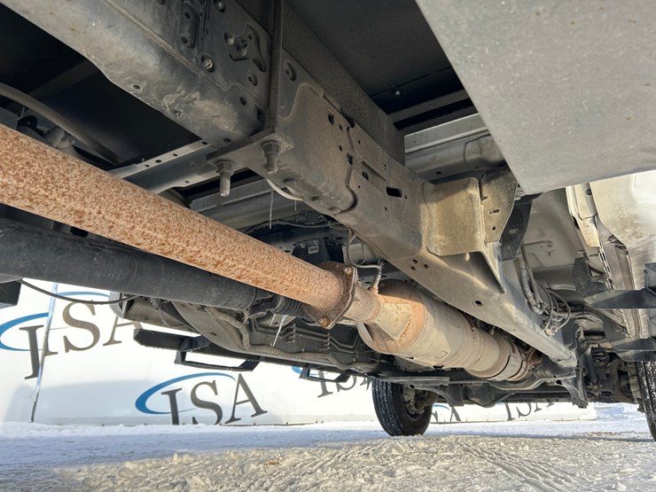 2021-ford-f550-image-38