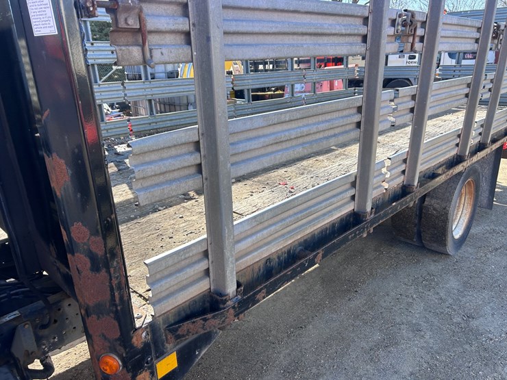 2012-isuzu-npr-image-13