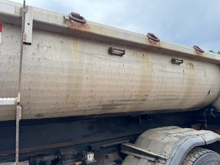 #2168-•-2001-sterling-4x2-snow-plow-truck-image-23