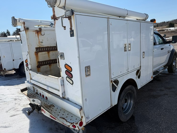 #1061-•-2016-ram-5500-heavy-duty-service-truck-image-14