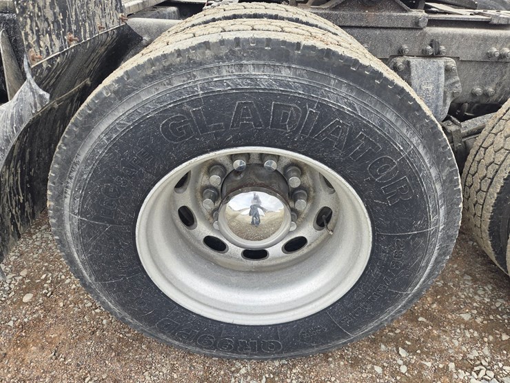 2007-peterbilt-579-image-84