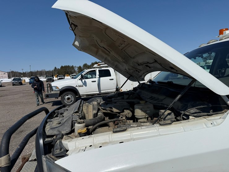 #1062-•-2015-ram-5500-heavy-duty-service-truck-image-15