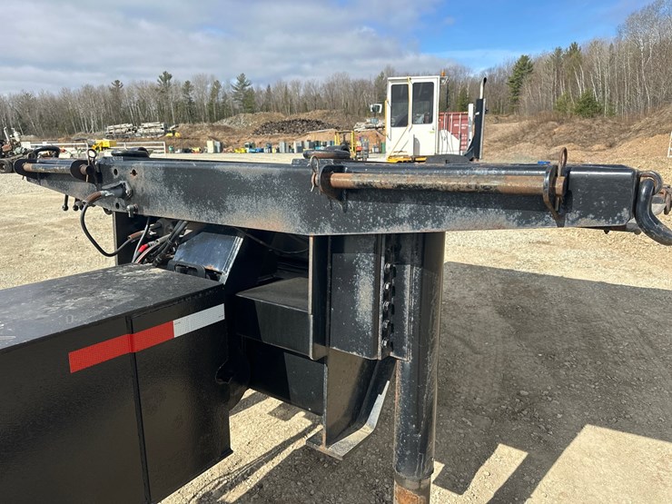 2010-massey-ferguson-8-image-22