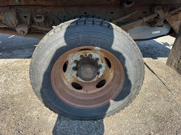 2011-ford-f550-xl-image-41