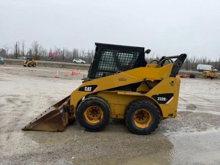 2009-caterpillar-232b2-image-5