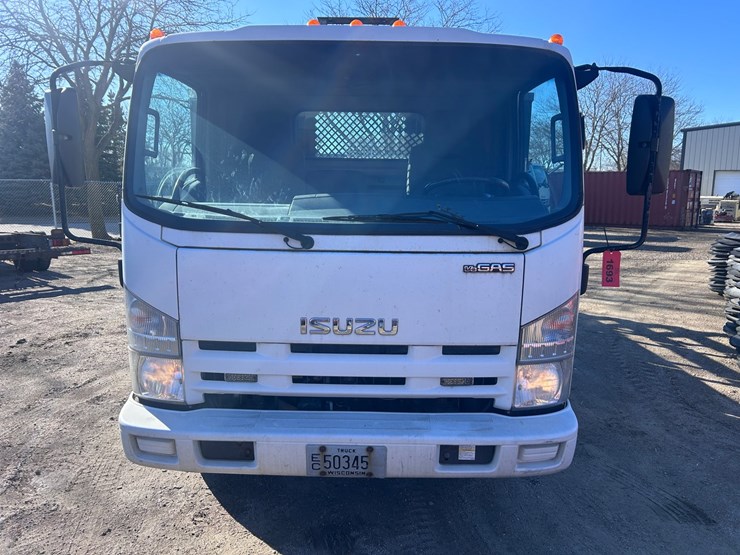 2013-isuzu-npr-image-8