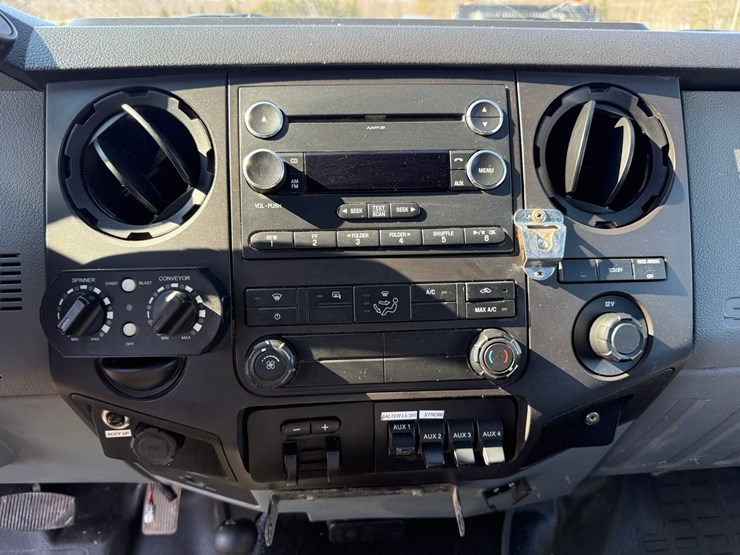 2014-ford-f550-xl-image-27