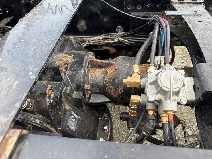 2019-massey-ferguson-8-image-31