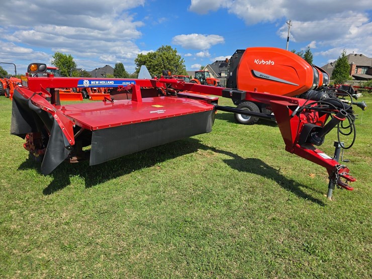 2022-new-holland-210-image-4