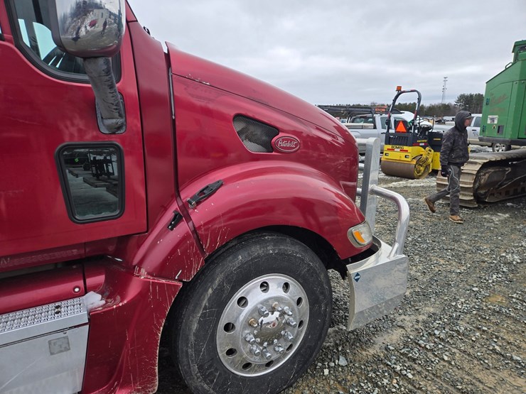 2007-peterbilt-387-image-13