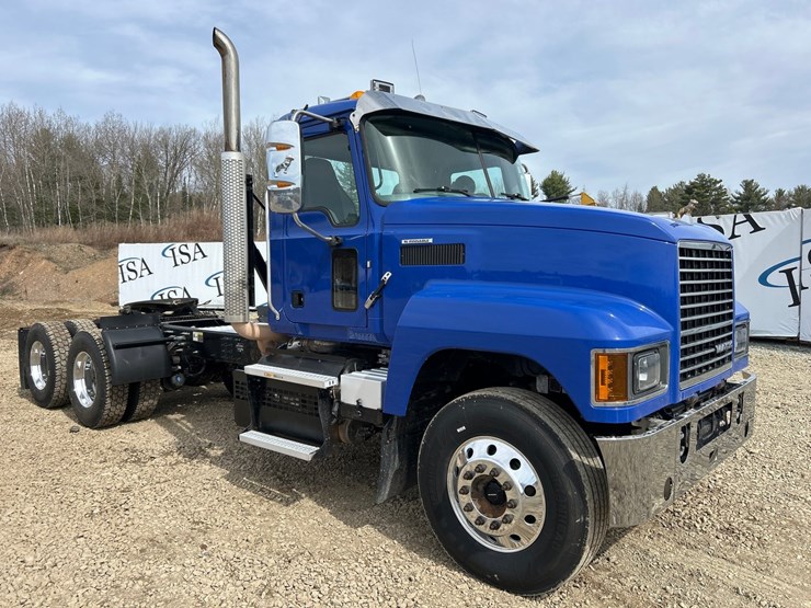 2019-massey-ferguson-8-image-7