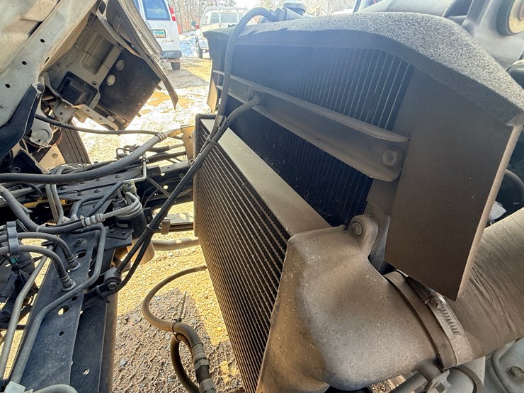 2004-isuzu-npr-image-52