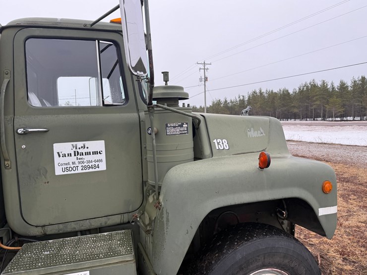 1984-mack-dm492s-image-39