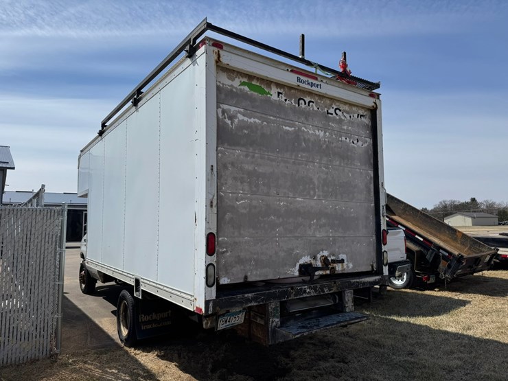 2010-ford-e350-image-2