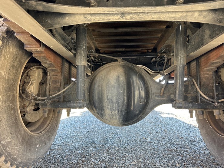 2023-ford-f750-image-26