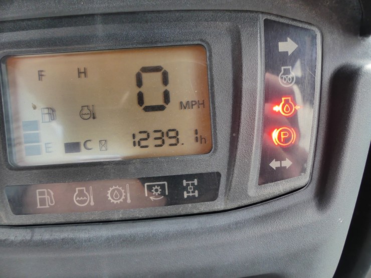 2009-kubota-rtvx1140-image-13