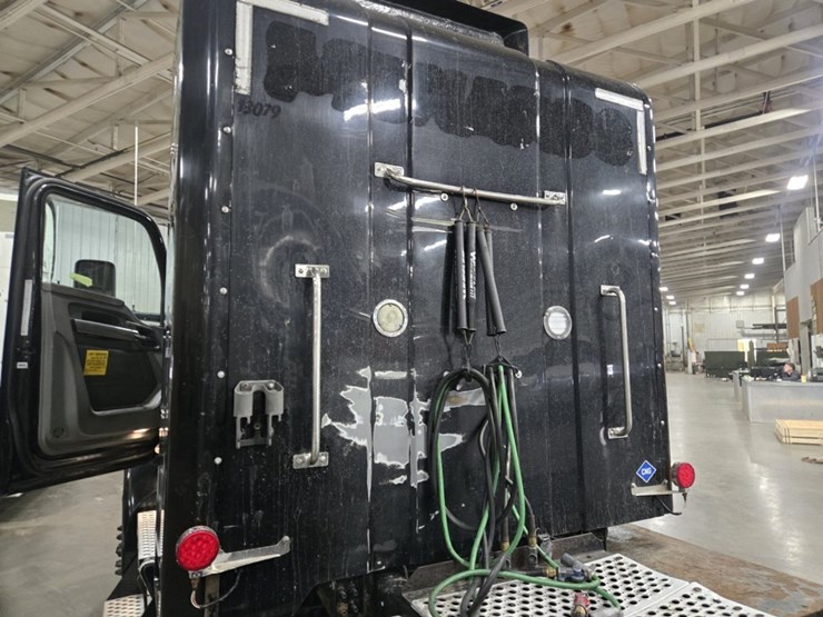 2015-kenworth-t680-image-27