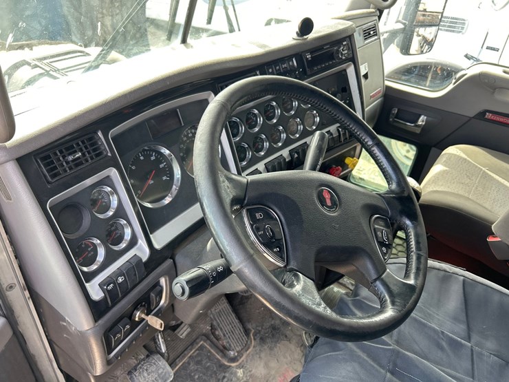 2017-kenworth-t660-image-57