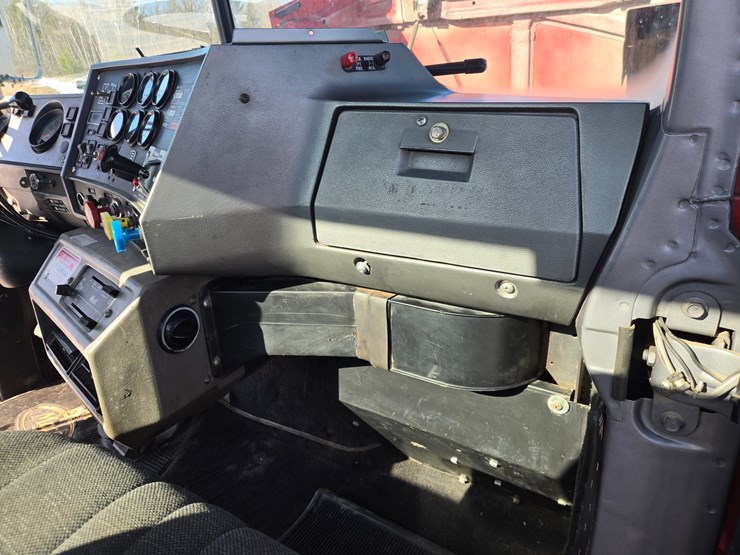 2000-mack-rd688s-image-56