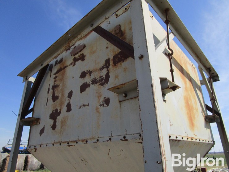 hopper-bottom-on-stand-image-13