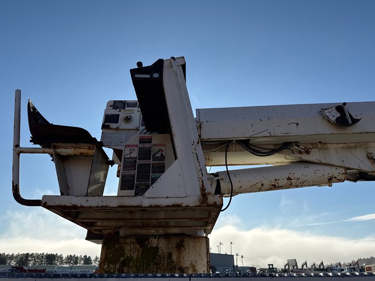 1998-freightliner-fl70-image-43