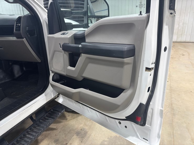 2022-ford-f550-sd-image-36