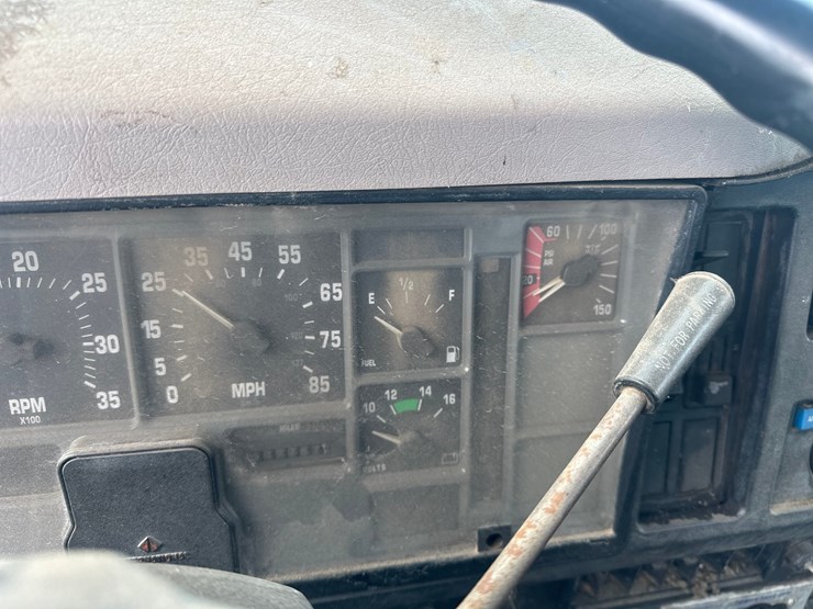 1995-international-8100-image-54