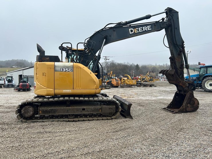 2020-deere-135g-image-5