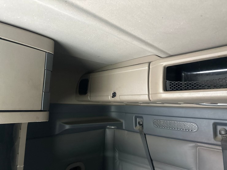 2017-massey-ferguson-8-image-49