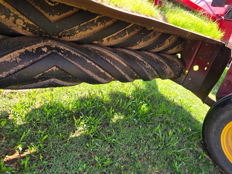 2022-new-holland-210-image-48