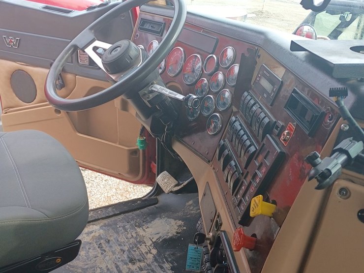 2012-massey-ferguson-8-image-64